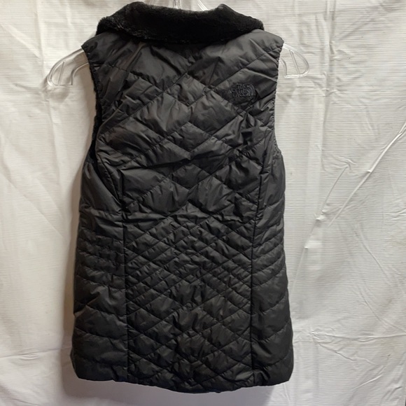 SOLD- The North Face Women's Mossbud Reversible Vest, XS - Picture 6 of 8
